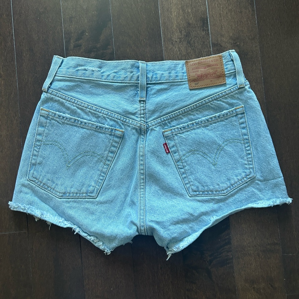 Levi’s 501 shorts - size 26